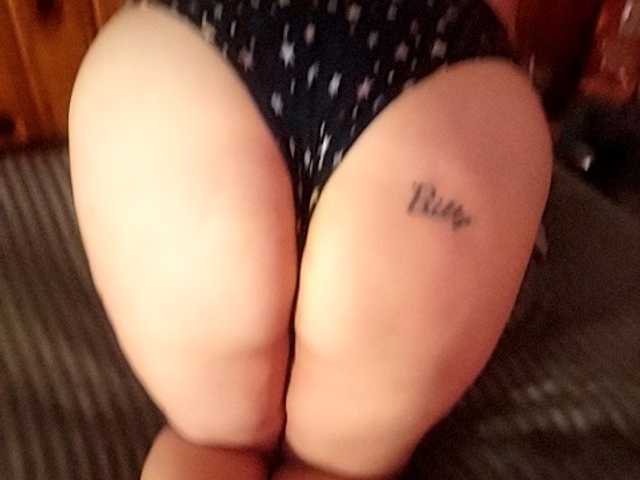 Live sex webcam photo for CountrySlut71 #275668683