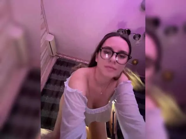 Live sex webcam photo for Couple-sex #290284657