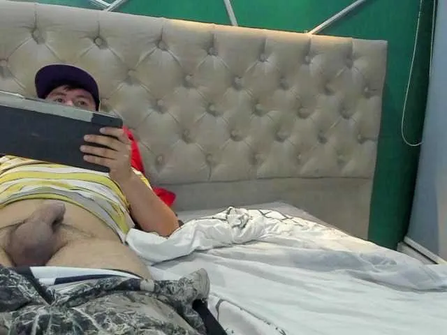 Live sex webcam photo for CoupleExplosi #278112297