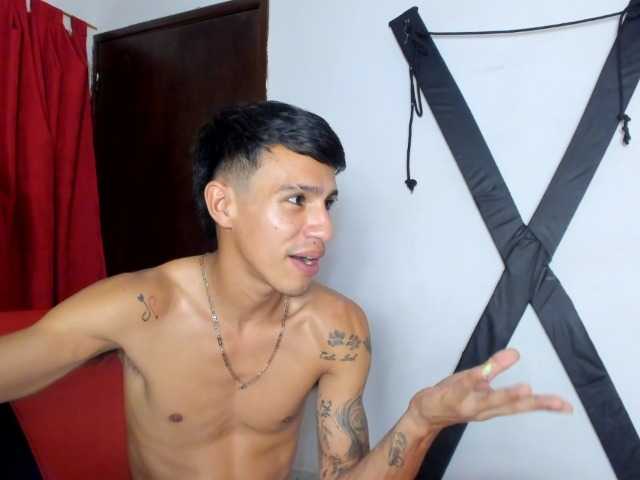 Live sex webcam photo for CoupleandFriends #277969066