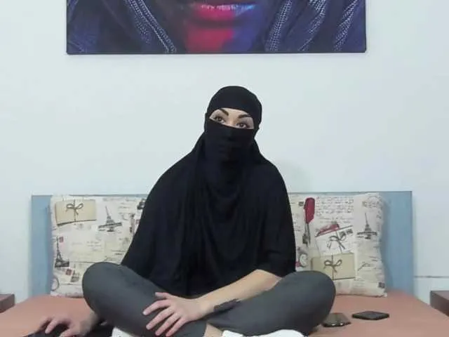 Live sex webcam photo for CoxElysha #271946803