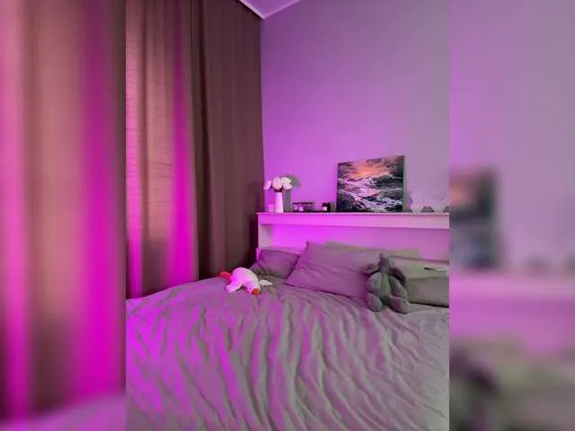 Live sex webcam photo for CrazyAleona #290368297