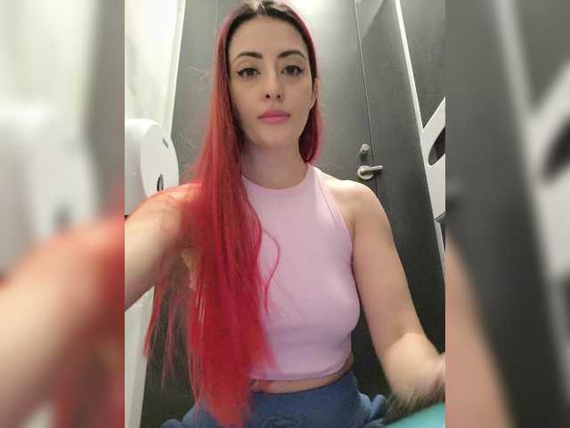 Live sex webcam photo for CrazyPussy07 #290957738