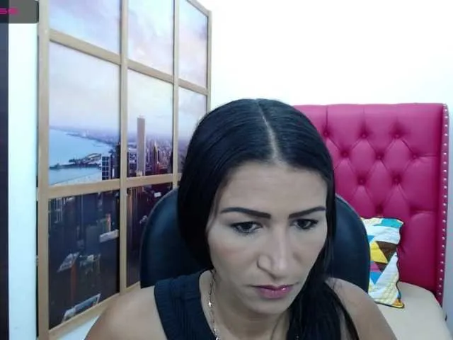 Live sex webcam photo for CrazzyJenna #272037725