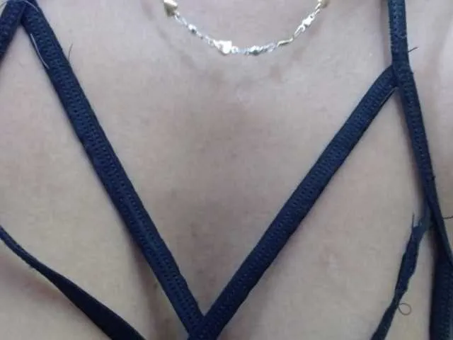 Live sex webcam photo for CrazzyJenna #272590628