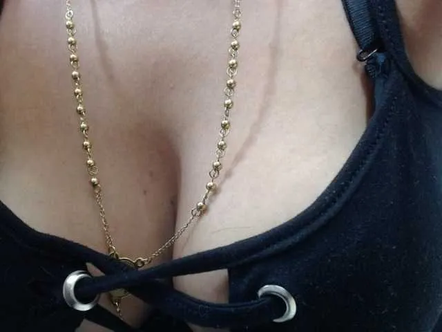 Live sex webcam photo for CrazzyJenna #272704786