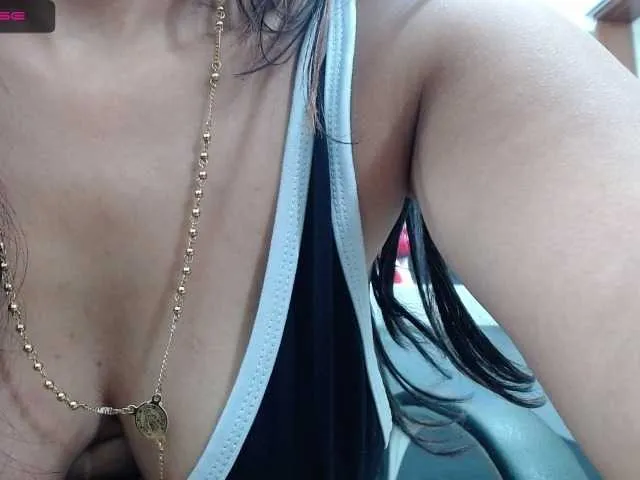 Live sex webcam photo for CrazzyJenna #272784046