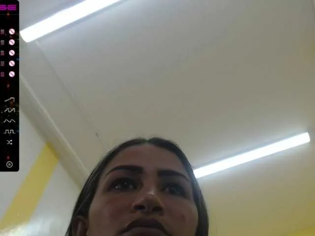 Live sex webcam photo for CrazzyJenna #272824384