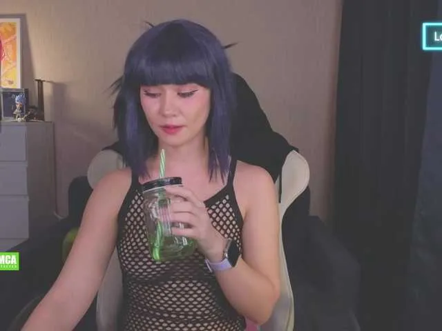 Live sex webcam photo for CreamMeow #292981133