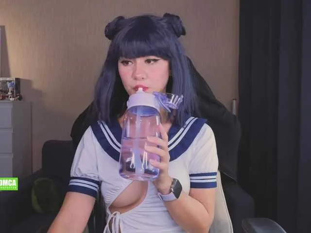 Live sex webcam photo for CreamMeow #294155619