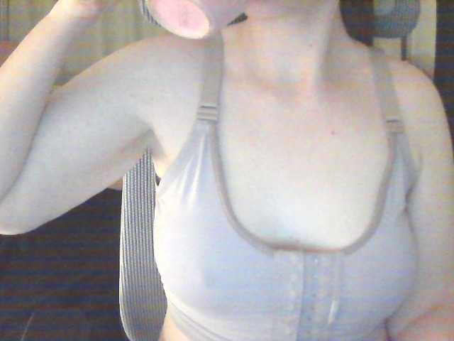 Live sex webcam photo for CreamyWoman #290173034