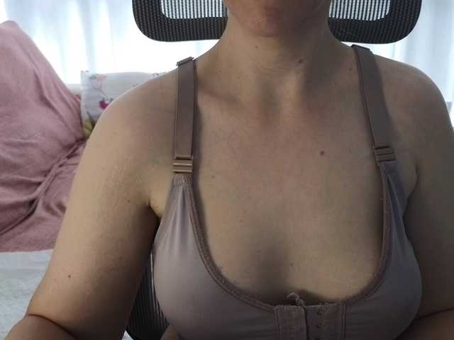 Live sex webcam photo for CreamyWoman #290494073