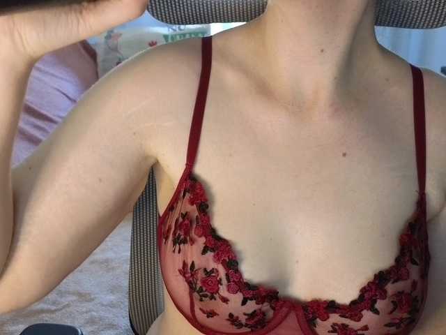 Live sex webcam photo for CreamyWoman #290596443