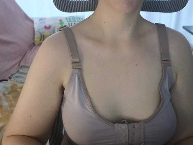 Live sex webcam photo for CreamyWoman #290733033