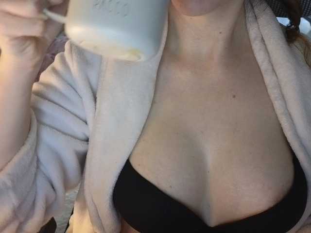 Live sex webcam photo for CreamyWoman #291880502