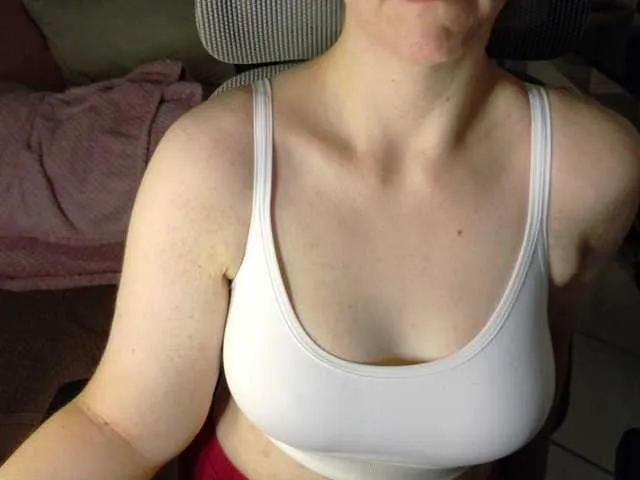 Live sex webcam photo for CreamyWoman #293228388