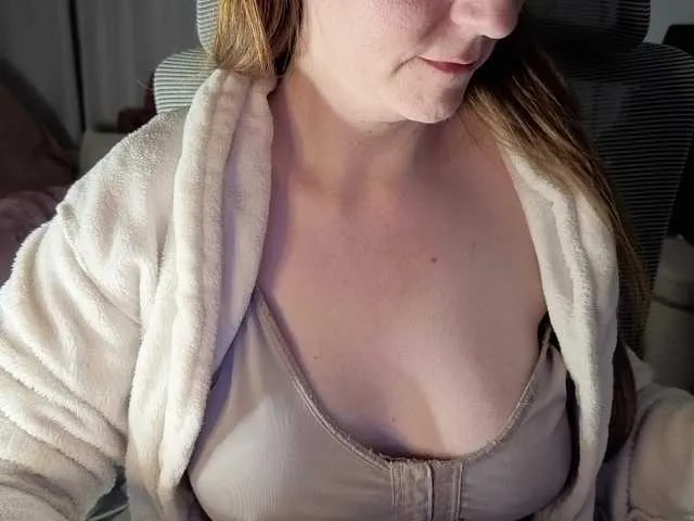 Live sex webcam photo for CreamyWoman #293776924
