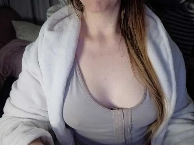 Live sex webcam photo for CreamyWoman #293902372