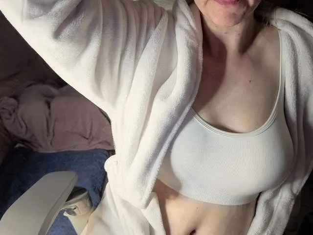 Live sex webcam photo for CreamyWoman #293994491