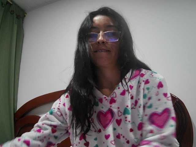 Live sex webcam photo for Creamymature #277273415