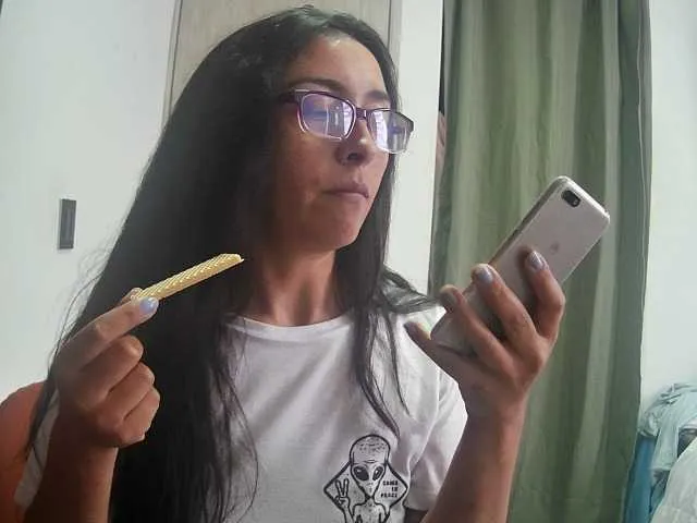 Live sex webcam photo for Creamymature #279130834