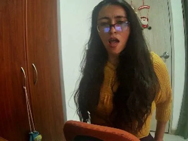 Live sex webcam photo for Creamymature #289823076