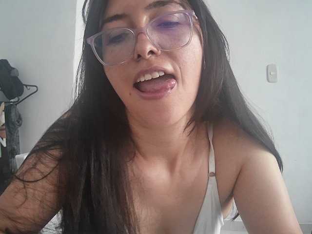 Live sex webcam photo for Creamymature #290250373