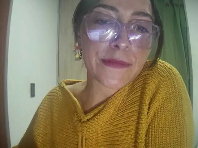 Live sex webcam photo for Creamymature #290571878