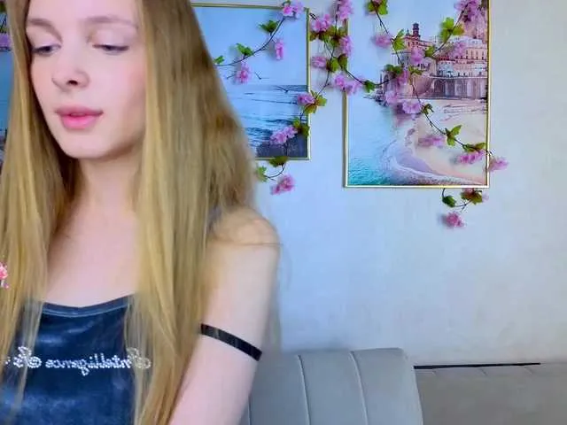 Live sex webcam photo for CrimsonAura #291623164