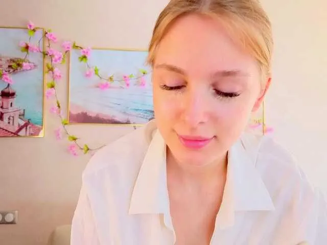 Live sex webcam photo for CrimsonAura #291719820
