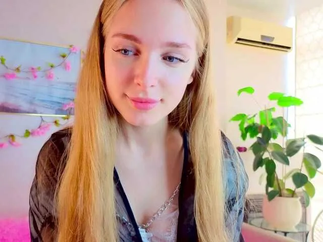 Live sex webcam photo for CrimsonAura #291810987