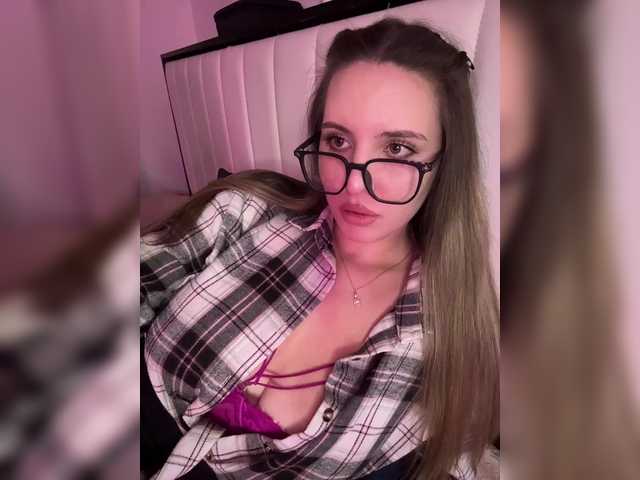 Live sex webcam photo for CrisKissa #294124112