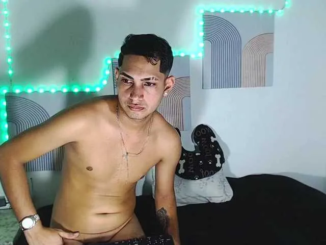 Live sex webcam photo for CrissAndLucy #277298218