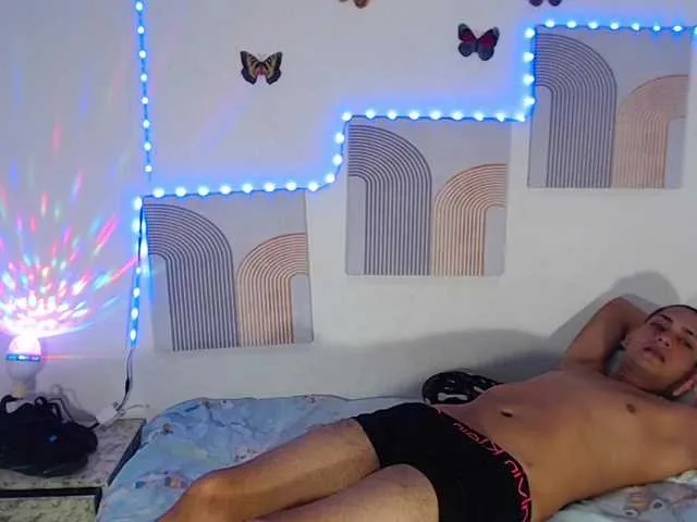 Live sex webcam photo for CrissAndLucy #277414829