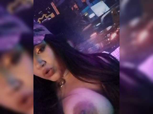 Live sex webcam photo for CrissMartiin #272870472