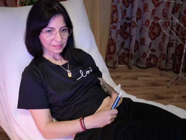 Live sex webcam photo for CrissySmile #291115805