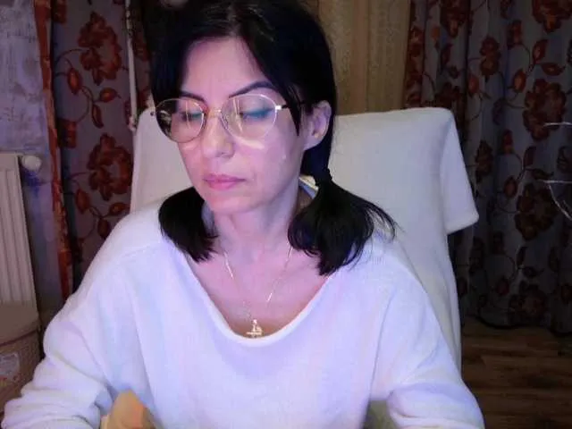 Live sex webcam photo for CrissySmile #291122769