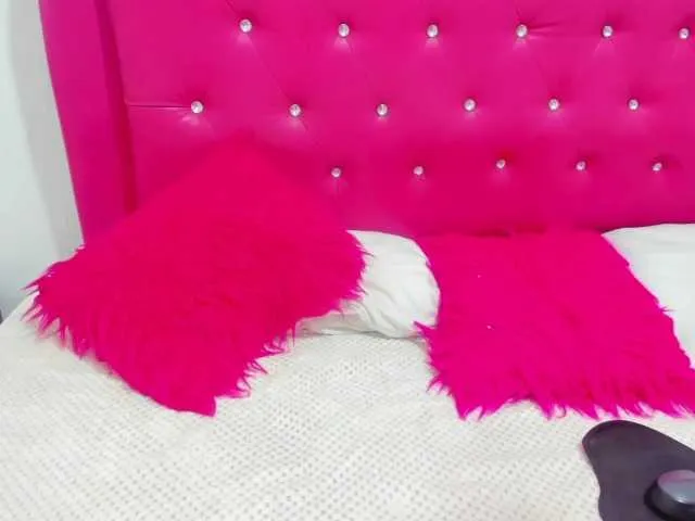 Live sex webcam photo for Cristal-rose #290883981