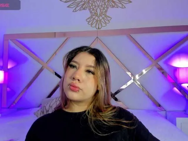 Live sex webcam photo for CristalHart #277495703