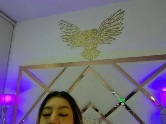 Live sex webcam photo for CristalHart #277569247