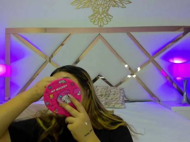 Live sex webcam photo for CristalHart #277575964