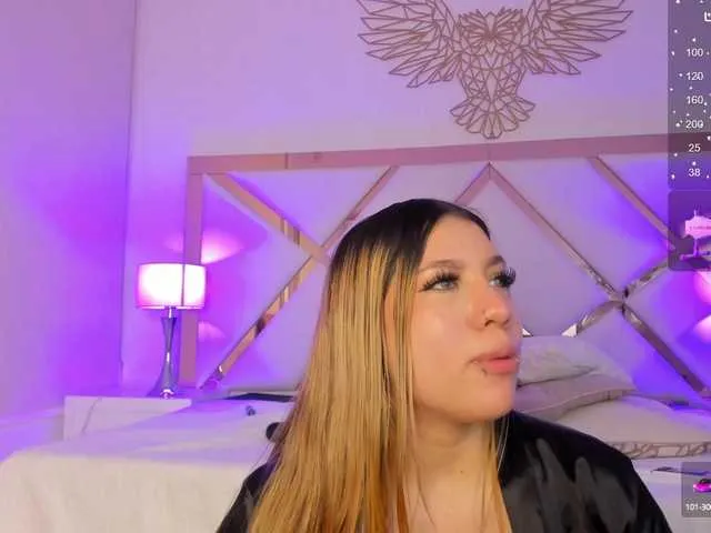 Live sex webcam photo for CristalHart #277590256