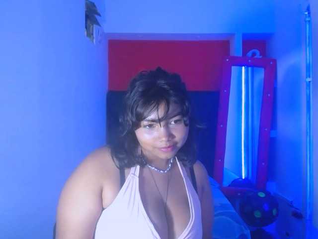 Live sex webcam photo for CristalNeww #275772589