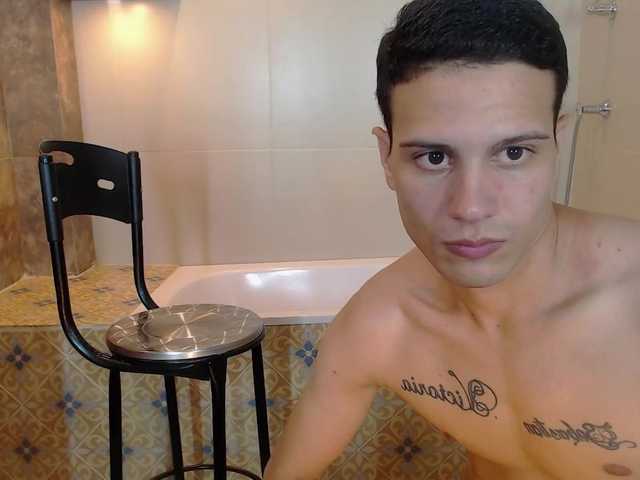 Live sex webcam photo for CristiAndJuan #274572516