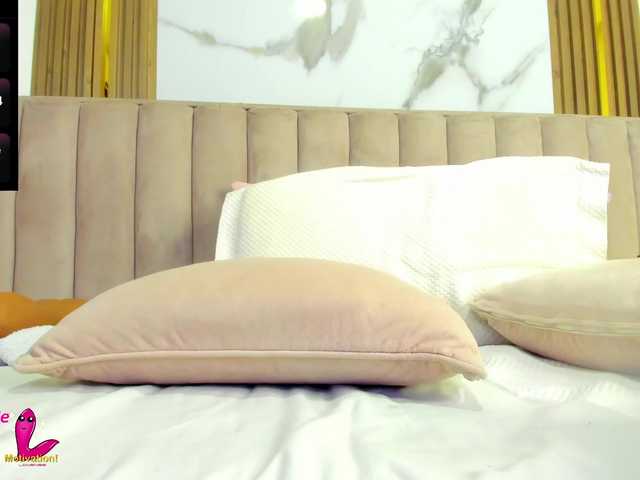 Live sex webcam photo for CristineSexy #291947719