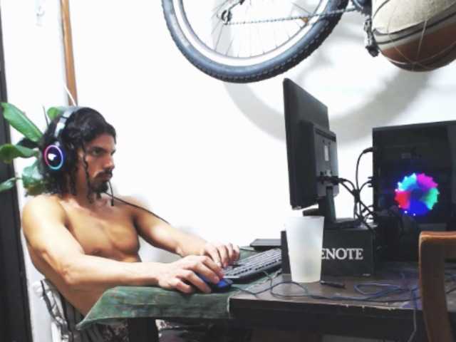 Live sex webcam photo for CristoMax69 #273500885