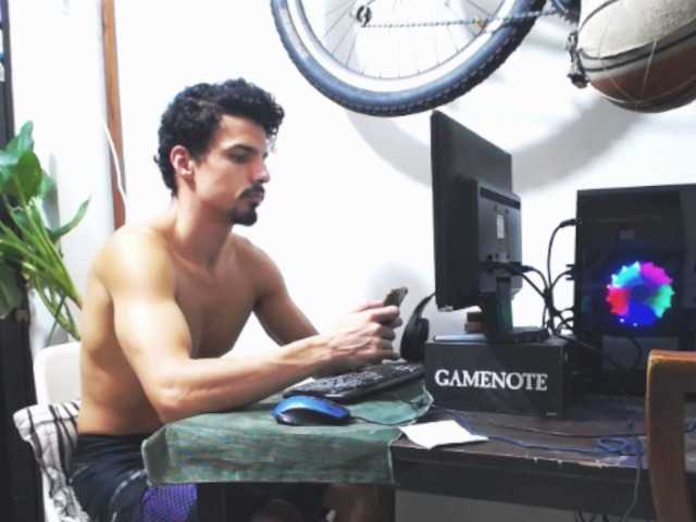 Live sex webcam photo for CristoMax69 #273541851