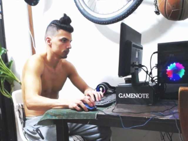 Live sex webcam photo for CristoMax69 #273594176