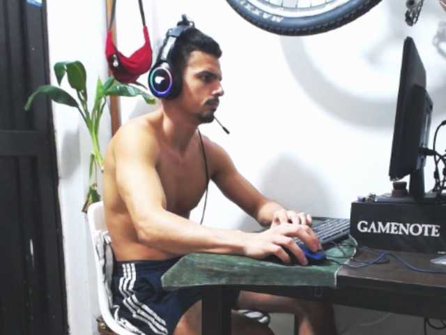 Live sex webcam photo for CristoMax69 #273750697