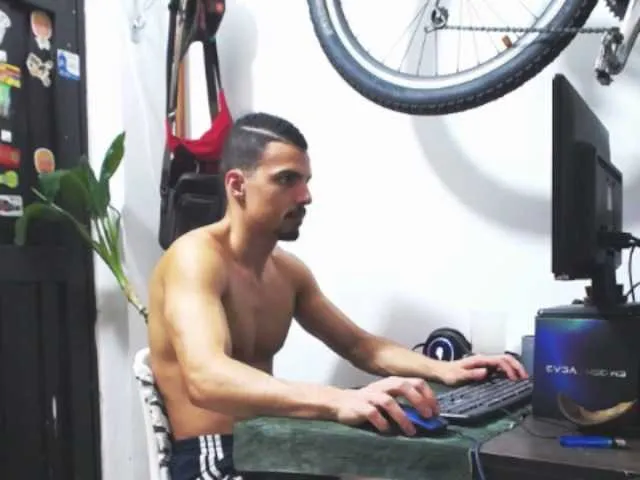 Live sex webcam photo for CristoMax69 #274234702